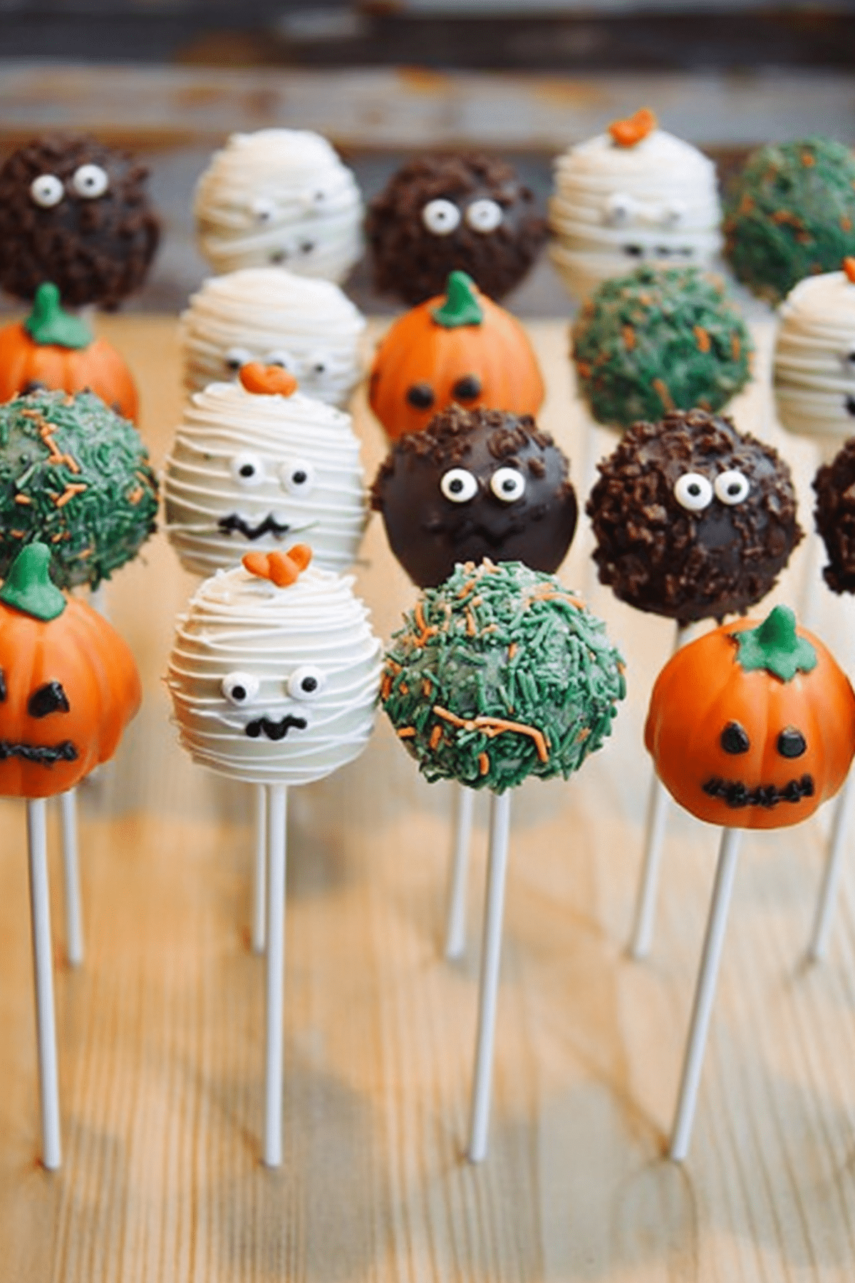 Halloween Cake Pops decorated with pumpkins and mummies