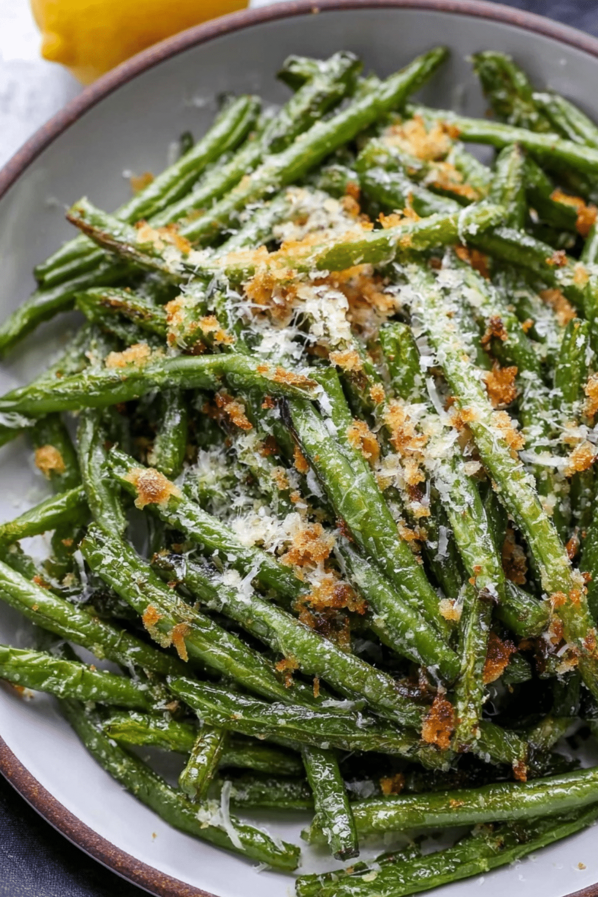 Crispy Garlic Parmesan Roasted Green Beans served on a plate