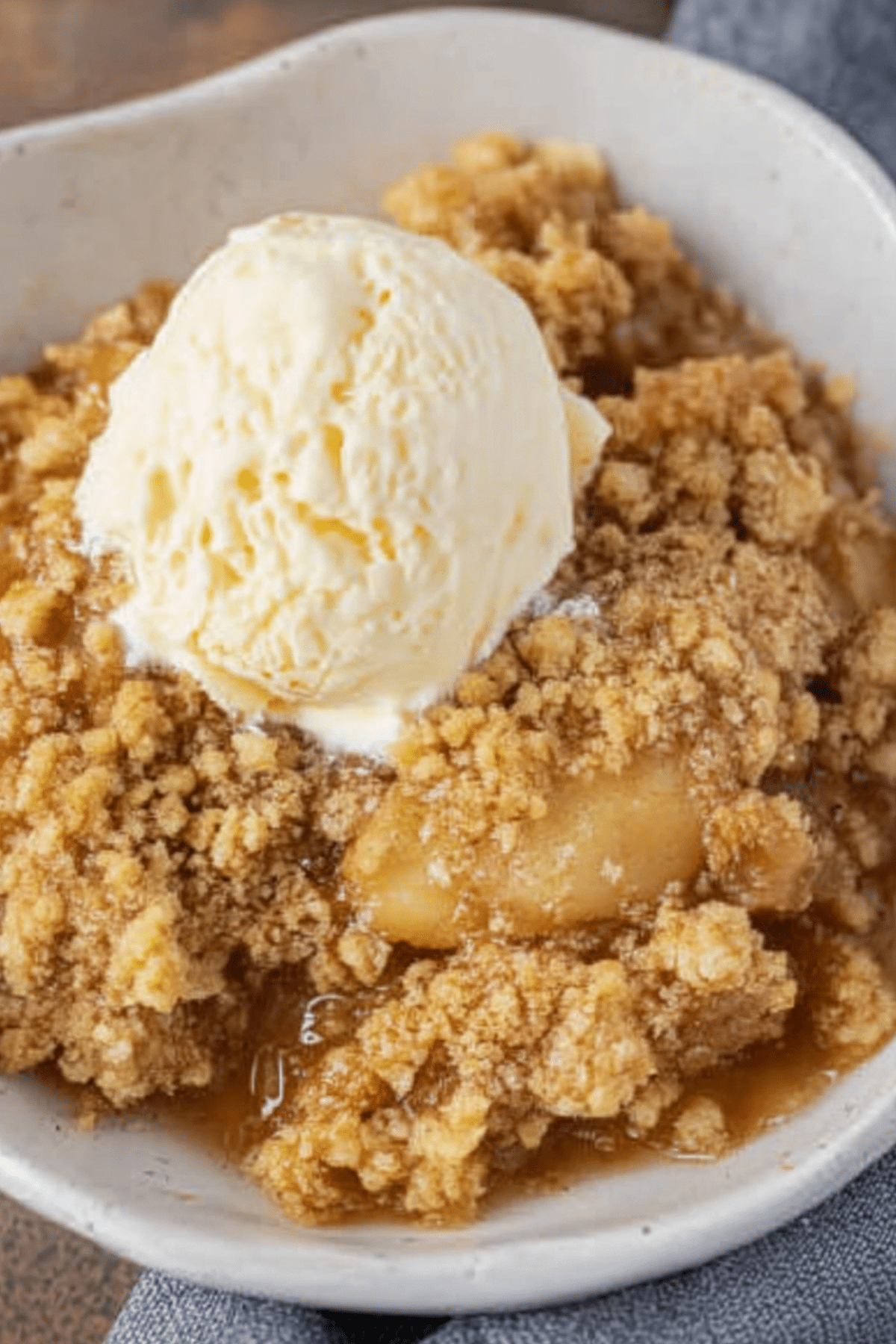 Apple Crisp recipe with cinnamon, brown sugar, and oats